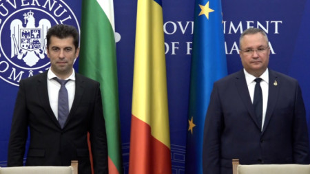 Министър-председателят Кирил Петков  и румънският му колега Николае Чука, 29 април 2022 г.