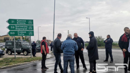 Жители на Сандански и Петрич излязоха на протест в района