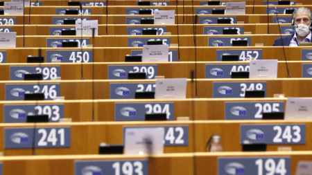 Утре евродепутатите ще решат дали да използват неотложната процедура за