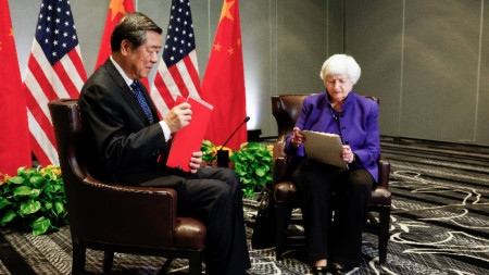 Китайският вицепремиер Хъ Лифън (вдясно) и министърът на финансите на САЩ Джанет Йелън - Сан Франциско, 10 ноември 2023