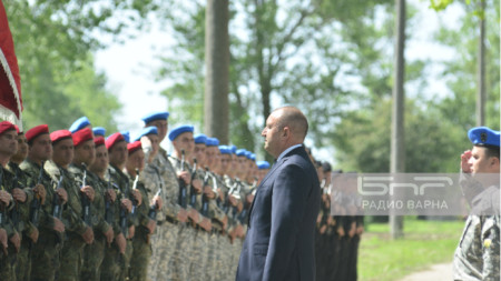 В присъствието на президента Румен Радев започнаха съвместните бойни стрелби 