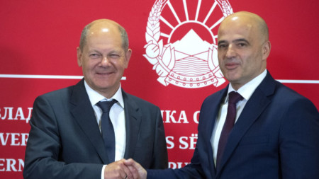 Олаф Шолц и Димитър Ковачевски на пресконференцията им в Скопие