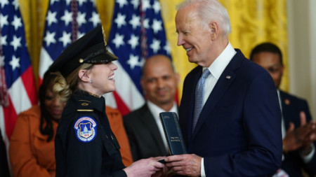 Джо Байдън награди 14 американци за действията им по време на размириците на 6 януари 2021 г.