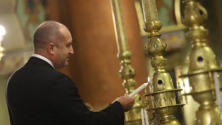 Държавният глава запали първата свещ от ритуалния свещник за Ханука в Централната софийска синагога - 18 декември 2022 г. 