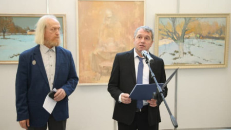 Председателят на Комисията по култура и медии Тошко Йорданов (вдясно) и бесарабският художник Иван Шишман