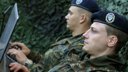 Войници от киберкомандата на немския Бундесвер.