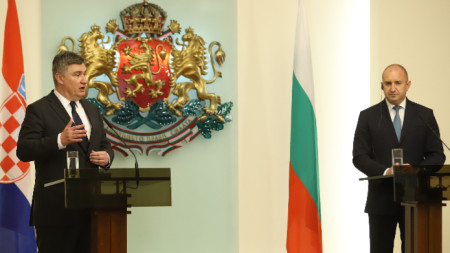 Президентът на Хърватия Зоран Миланович (вляво) е на официално посещение в България по покана на държавния глава Румен Радев (вдясно) - 25 май 2023 г.