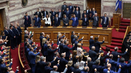 Депутатите в новия гръцки парламент полагат клетва.