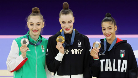 Boryana Kaleyn (L) with Olympic champion Darja Varfolomeev (Germany) and bronze medalist Sofia Raffaeli (Italy)