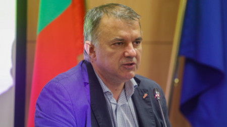Богомил Николов