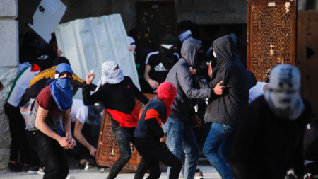 Нови сблъсъци между израелската полиция и палестински демонстранти избухнаха тази
