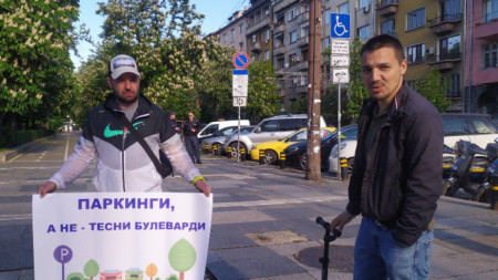 Протест срещу изграждането на велоалея в центъра на София.