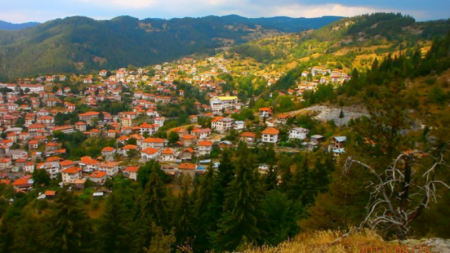 Blick auf das Dorf Momtschilowzi