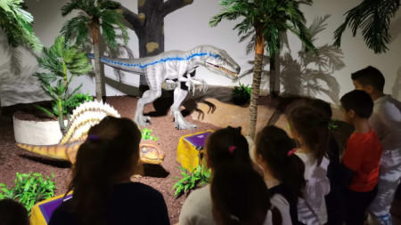 Залата с динозаврите, Природонаучен музей Пловдив