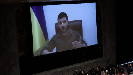 Президентът на Украйна Володимир Зеленски разкритикува остро във видеообръщение пред