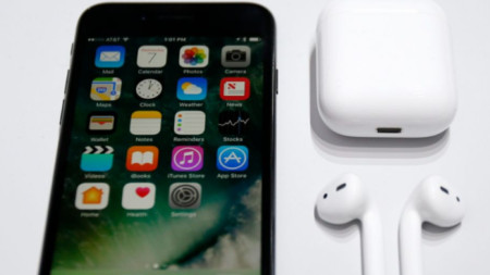 Американският технологичен гигант Apple Inc. намали планираното производство на своите