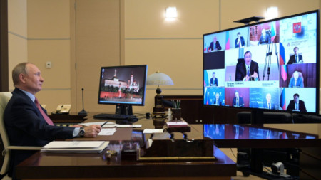Руският президент Владимир Путин проведе в четвъртък видеосреща с представители