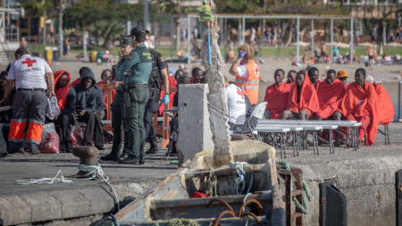 Спасени от бреговата охрана мигранти на о-в Тенерифе