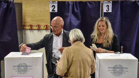 В избирателна секция в Милано, 25 септември 2022 г.
