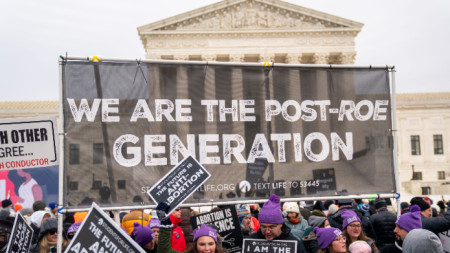 По улиците на Вашингтон излязоха активисти срещу абортите и привърженици