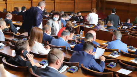 Новото подчинение на Бюрото за защита бе прието на първо четене от Народното събрание.