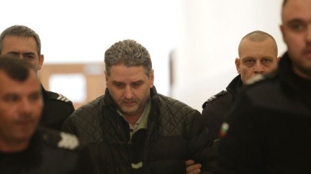 Полицаи водят обвинения Румен Тонев в Софийския градски съд