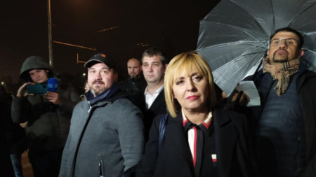 Мая Манолова даде изявление пред зала 