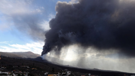 Над 3000 сгради вече са засегнати от изригването на вулкана Кумбре Виеха на остров Ла Палма