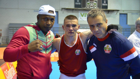 Кирил Русинов (в средата) ще участва във Валядолид.