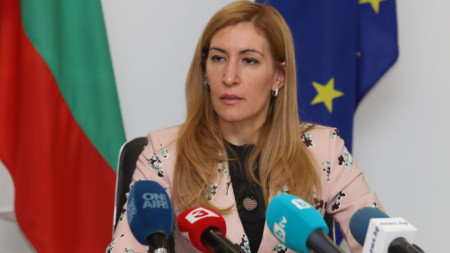 Министър Ангелкова даде брифинг в София след срещата с български хотелиери и туроператори.