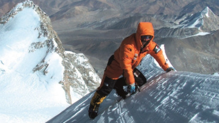Симоне Моро - близо до главния връх на Шиша Пангма по време на първото зимно изкачване 2005 г. 