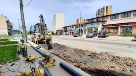 Подмяната на водопровода по улица „Благой Гебрев“ е част от мащабна реконструкция на водопроводната мрежа на Перник.