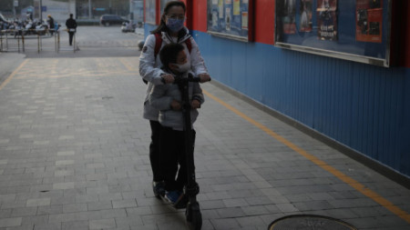 Нови строги ограничения срещу коронавируса влизат в сила в Пекин