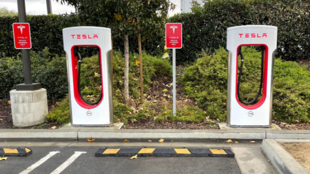 Зардна станция Supercharger за електромбили на Tesla
