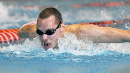 Българският плувец Антъни Иванов се класира за финала в дисциплината