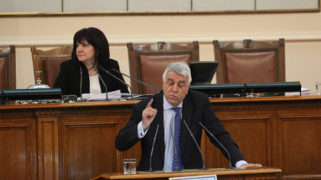 Депутатът Румен Гечев от БСП бе най-остър към управляващите.