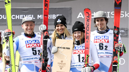 Шампионите от Швейцария (от ляво-на дясно): Жанутен, Еленбергер, Далбелай и Симоне.
