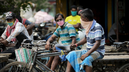 Пазар за зеленчуци в Колката, Индия, 15 април 2020 г.