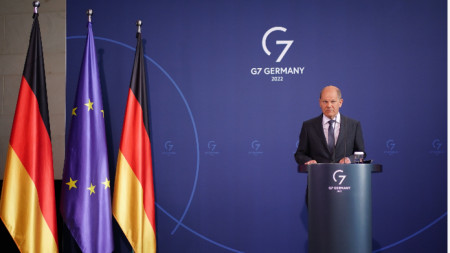 Германският канцлер Шолц направи изявление след телефонни разговори с лидери на САЩ, Франция, Полша, Румъния, Япония, Великобритания, Италия, Европейския съвет, Европейската комисия и НАТО - 19 април 2022 г.