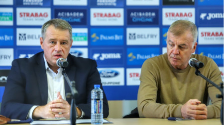 Президентът на ПФК Левски Наско Сираков заяви че застава зад