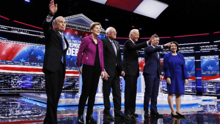Кандидати на Демократическата партия за президент на САЩ преди дебата в Лас Вегас.