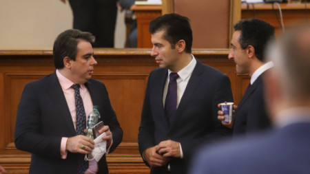 Водещите фигури в ПП - Асен Василев (вляво), Кирил Петков (в центъра) и Даниел Лорер.