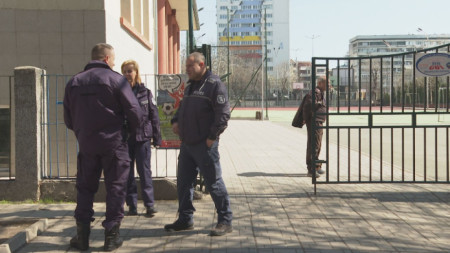 Сигнали за бомби изпразниха в понеделник, 27 март, бургаски училища.
