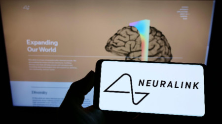 Компанията Neuralink за мозъчни импланти