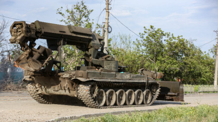 Руска военна машина се придвижва към района около завод 
