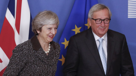Тереза Мей и Жан-Клод Юнкер в Брюксел по време на обиколката на британския премиер в отчаян опит да предоговори условията по Брекзит
