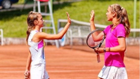 Младите български тенисистки Росица Денчева и Йоана Константинова ще получат