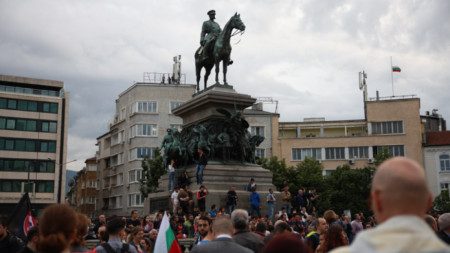 Una protesta civil se celebró la noche del 30 de mayo en Sofía. Una procesión desde la Presidencia hasta el Parlamento coreó 