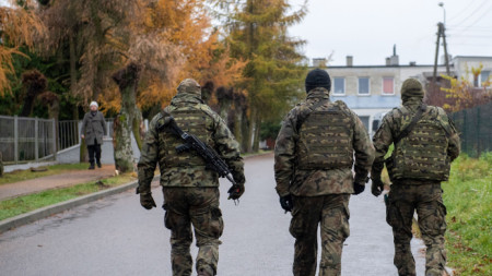 Полски войници патрулират в Пшеводув
