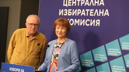 Говорителите на ЦИК Цветозар Томов и Росица Матева по време на пресконференцията - 1 септември 2021